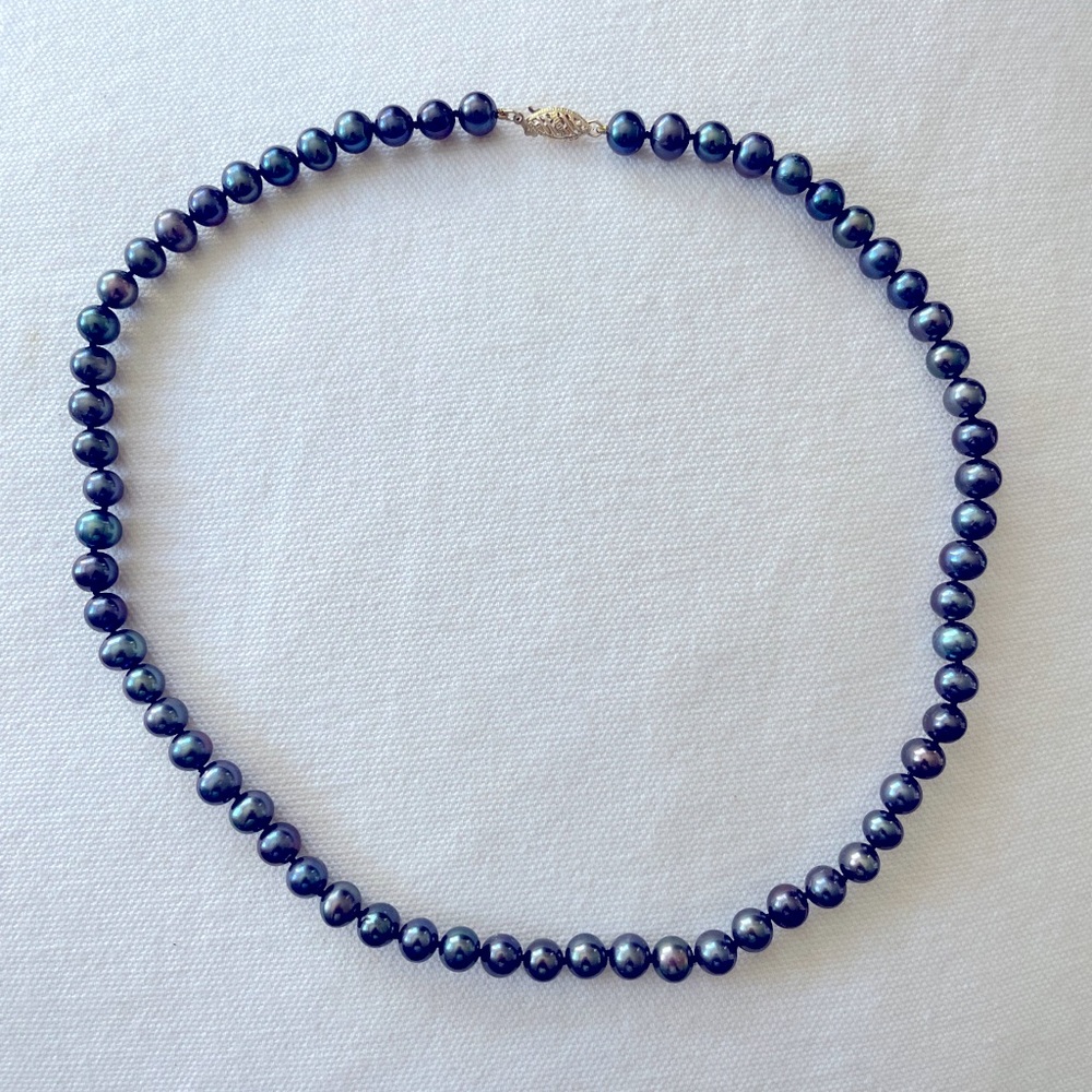 Black freshwater pearl choker